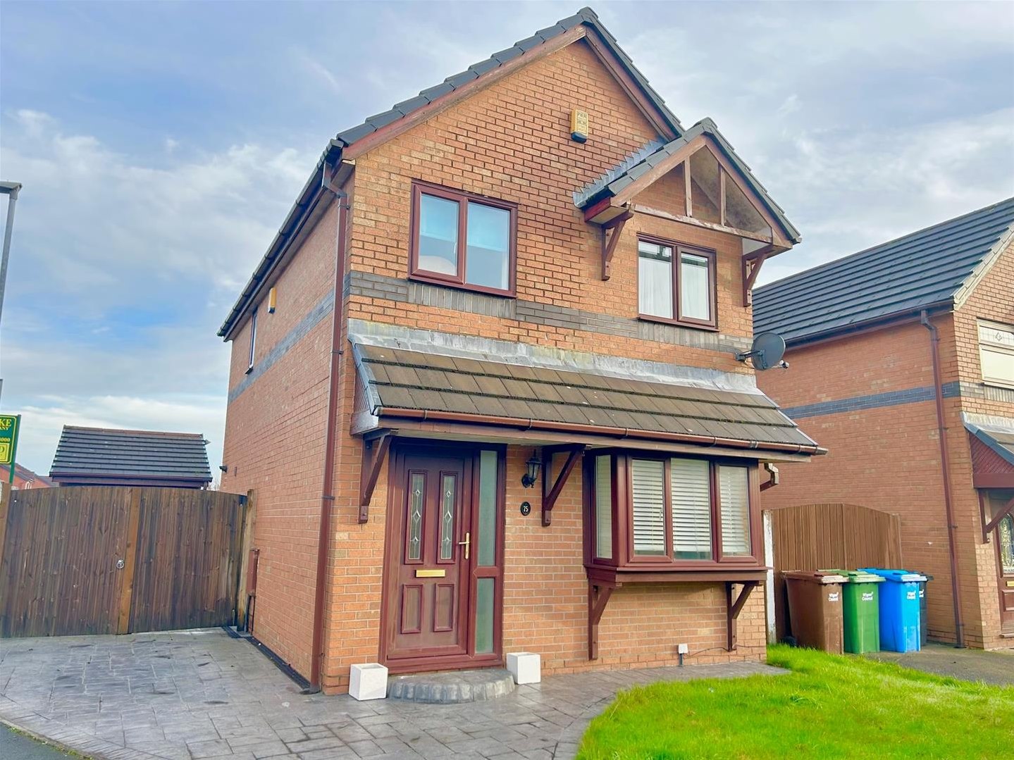3 bedroom Detached house For Sale