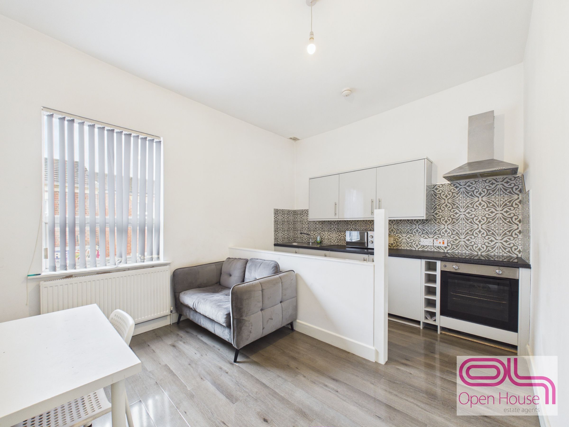 1 bedroom Flat To Let