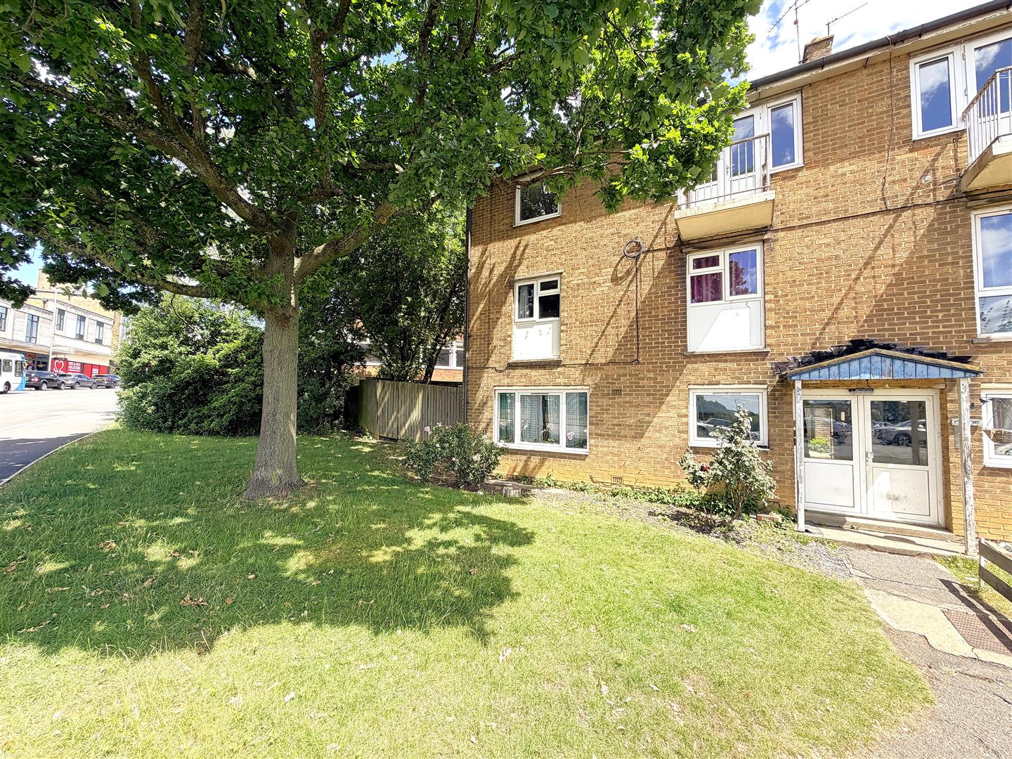 3 bedroom Apartment For Sale