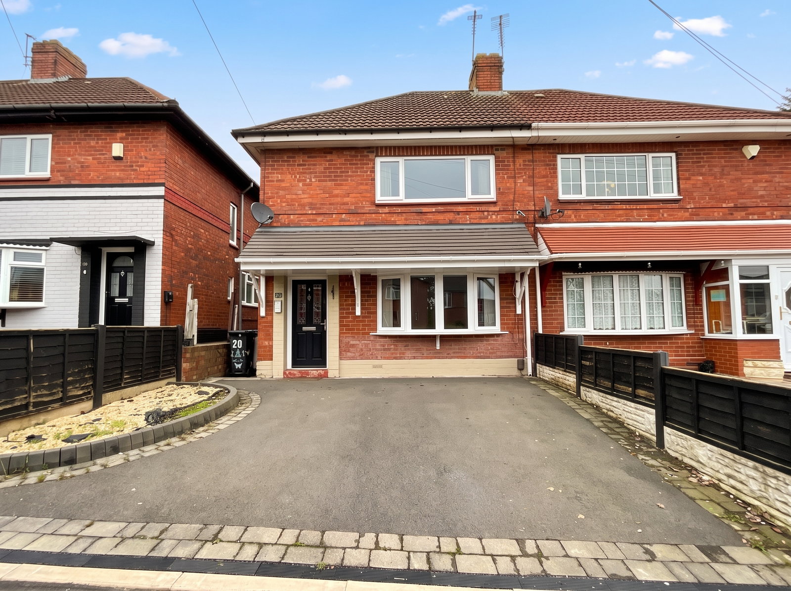 3 bedroom Semi-detached house For Sale