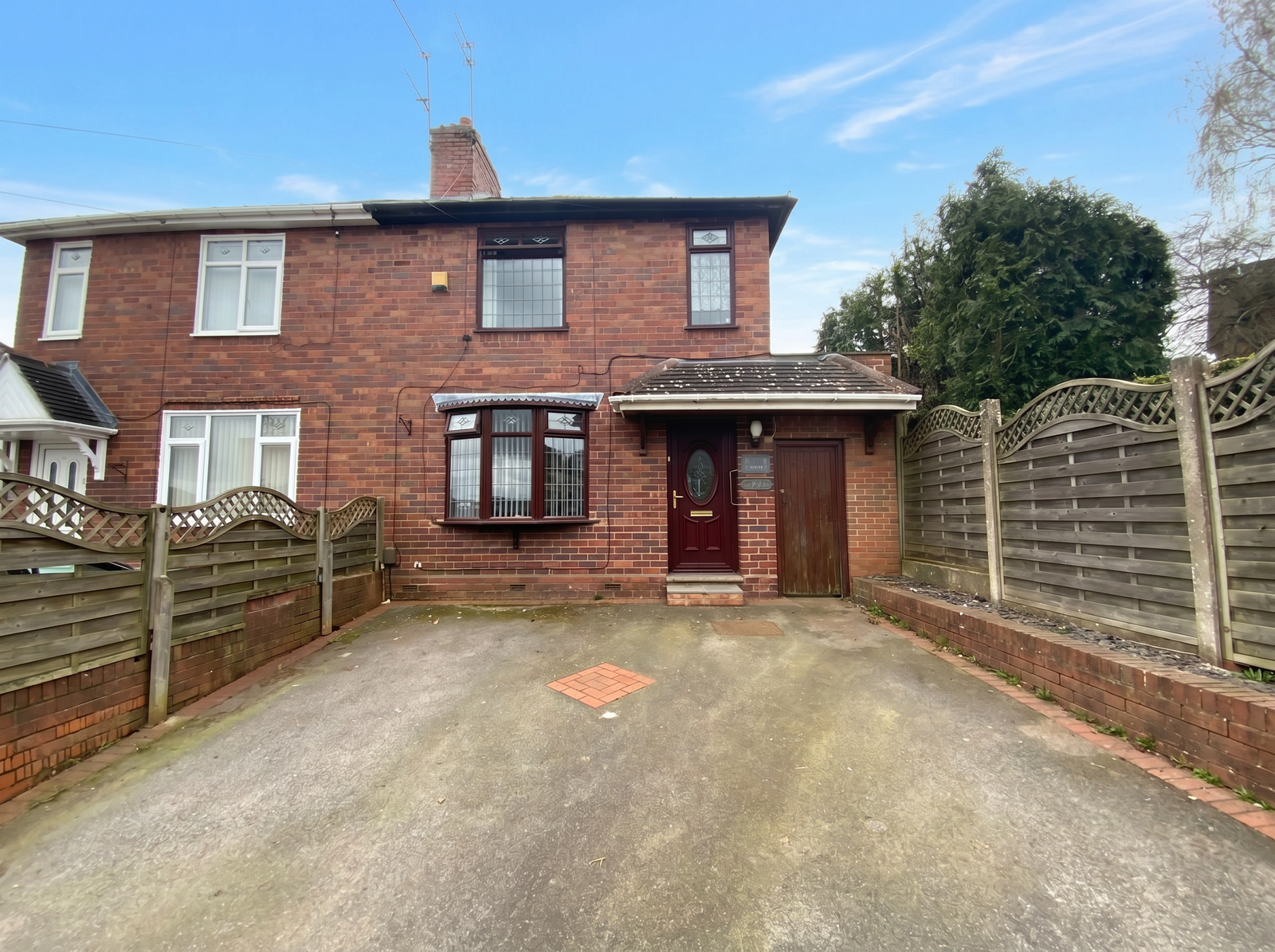 2 bedroom Semi-detached house For Sale