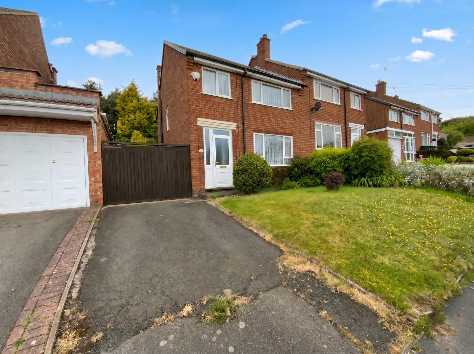 3 bedroom Semi-detached house For Sale