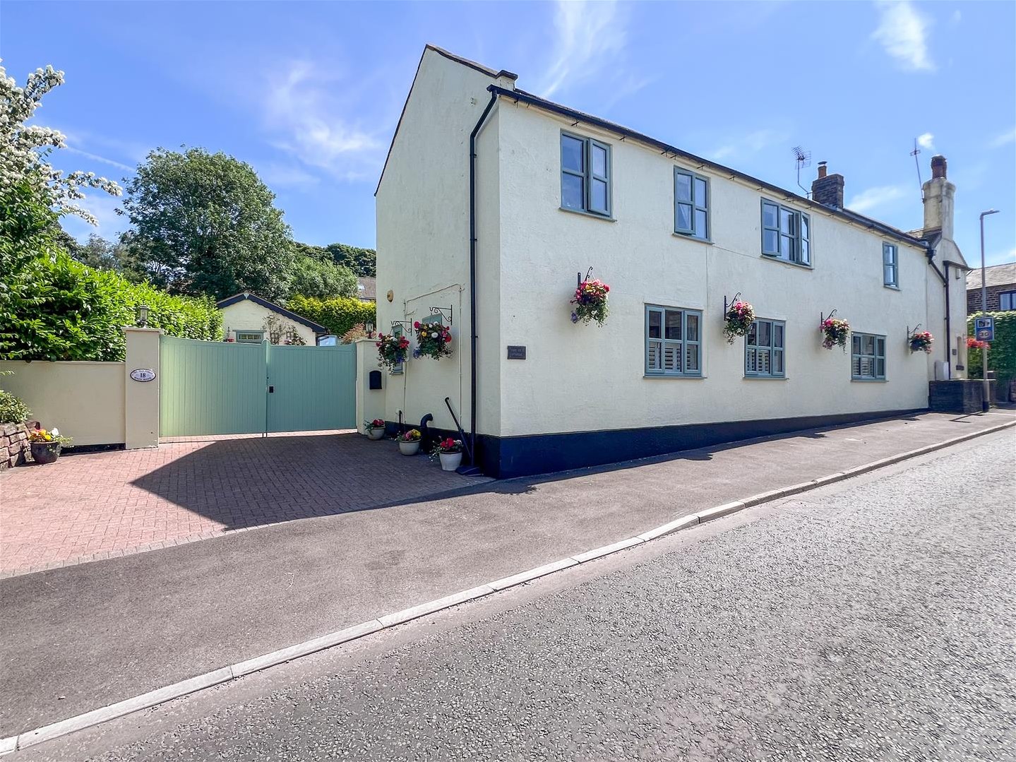 4 bedroom Link detached house For Sale