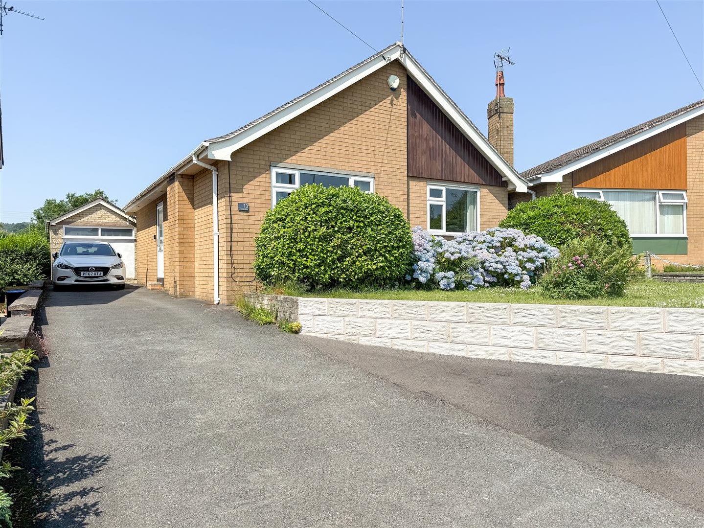 2 bedroom Detached bungalow For Sale