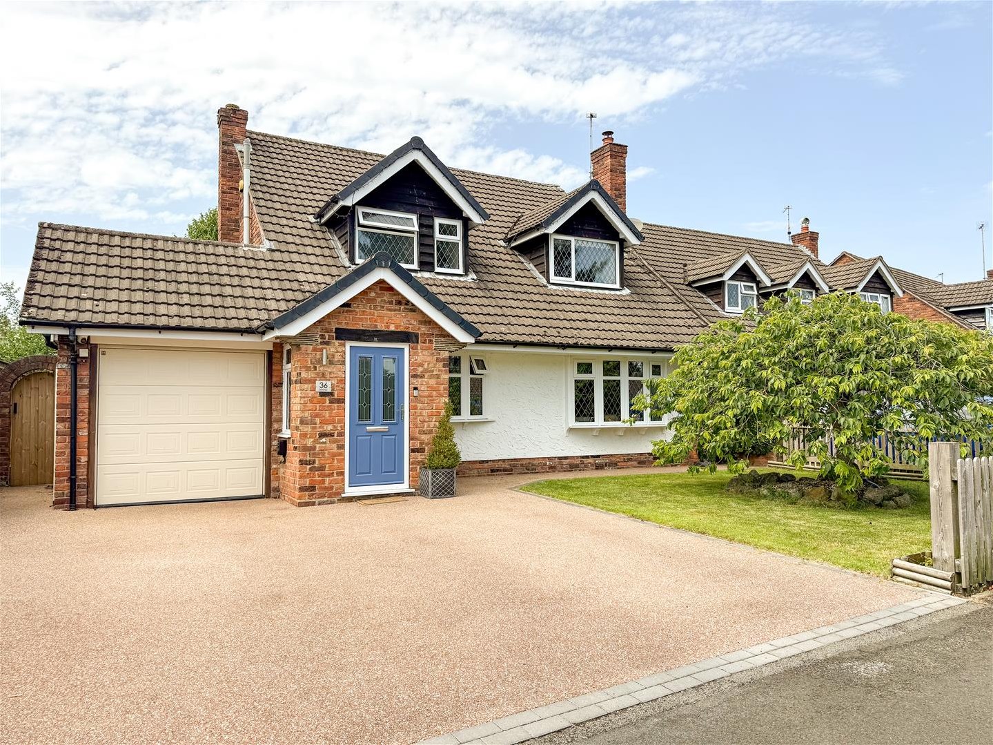 3 bedroom Link detached house Under Offer