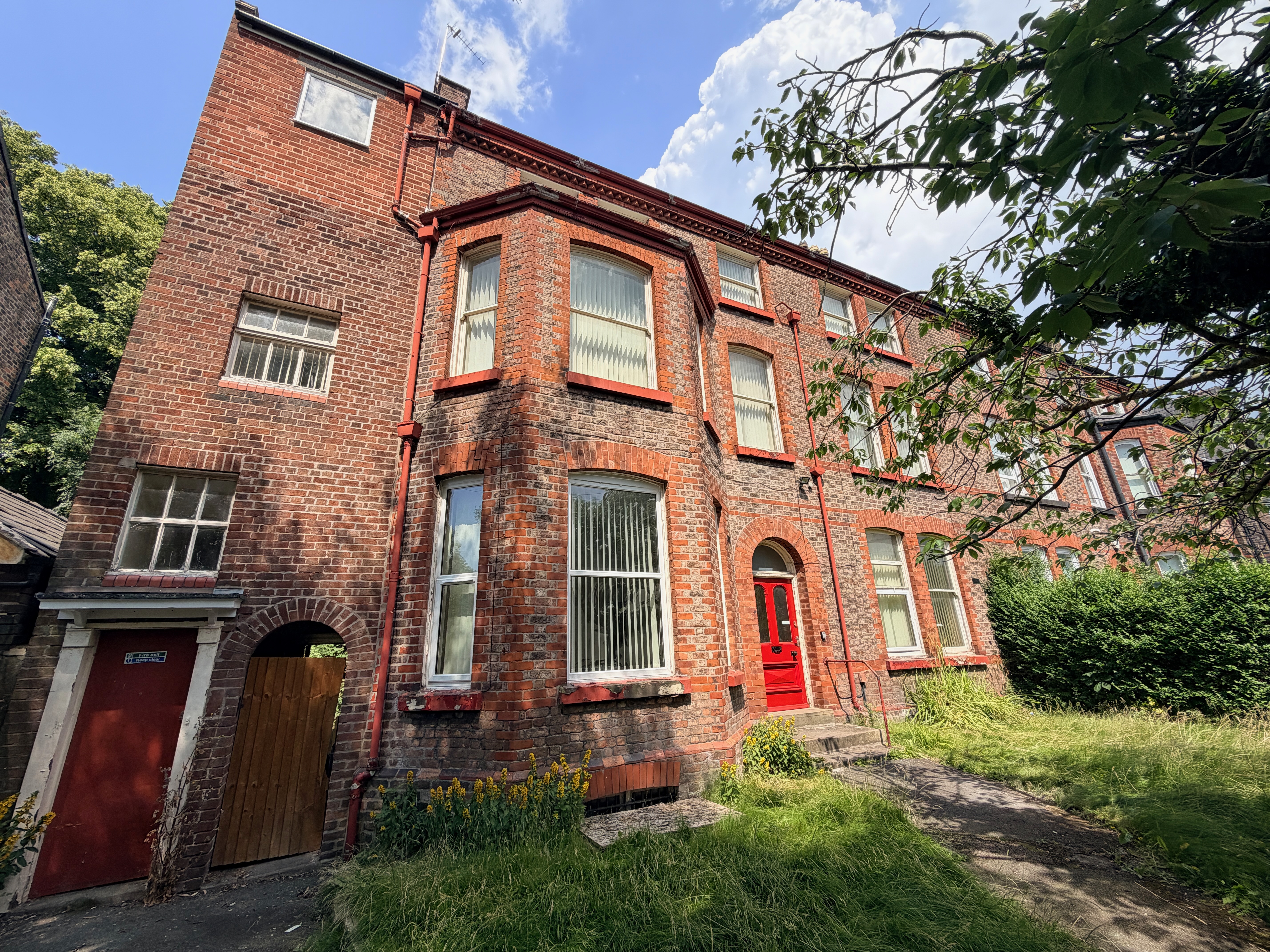 15 bedroom House of Multiple Occupation For Sale