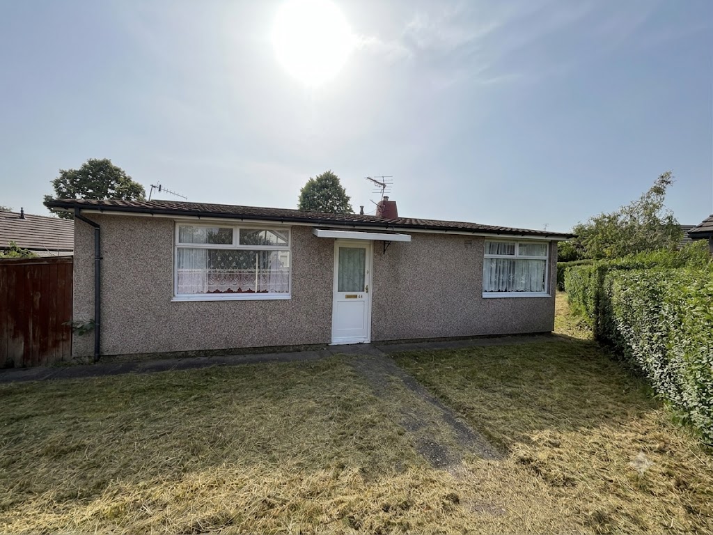 2 bedroom Detached bungalow For Sale