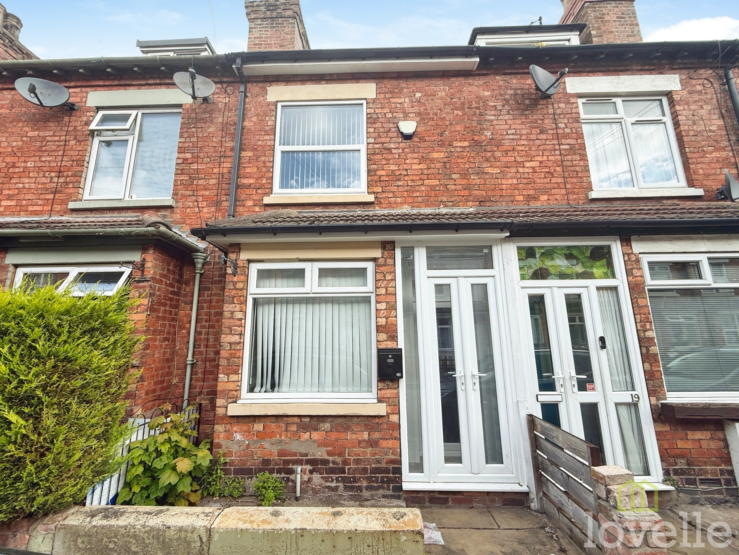3 bedroom Terraced House To Let