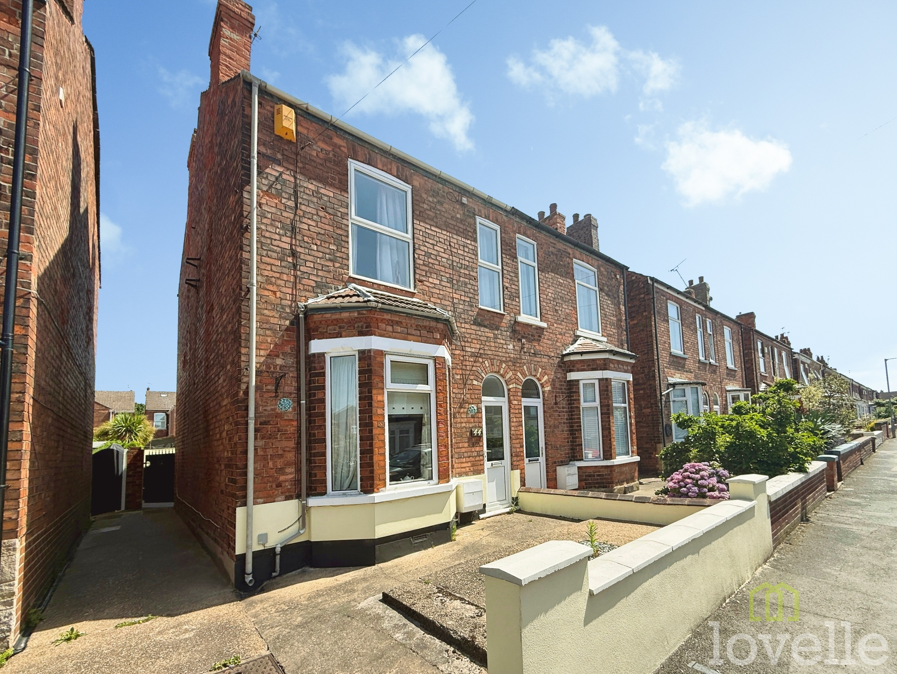 3 bedroom Semi-detached house For Sale