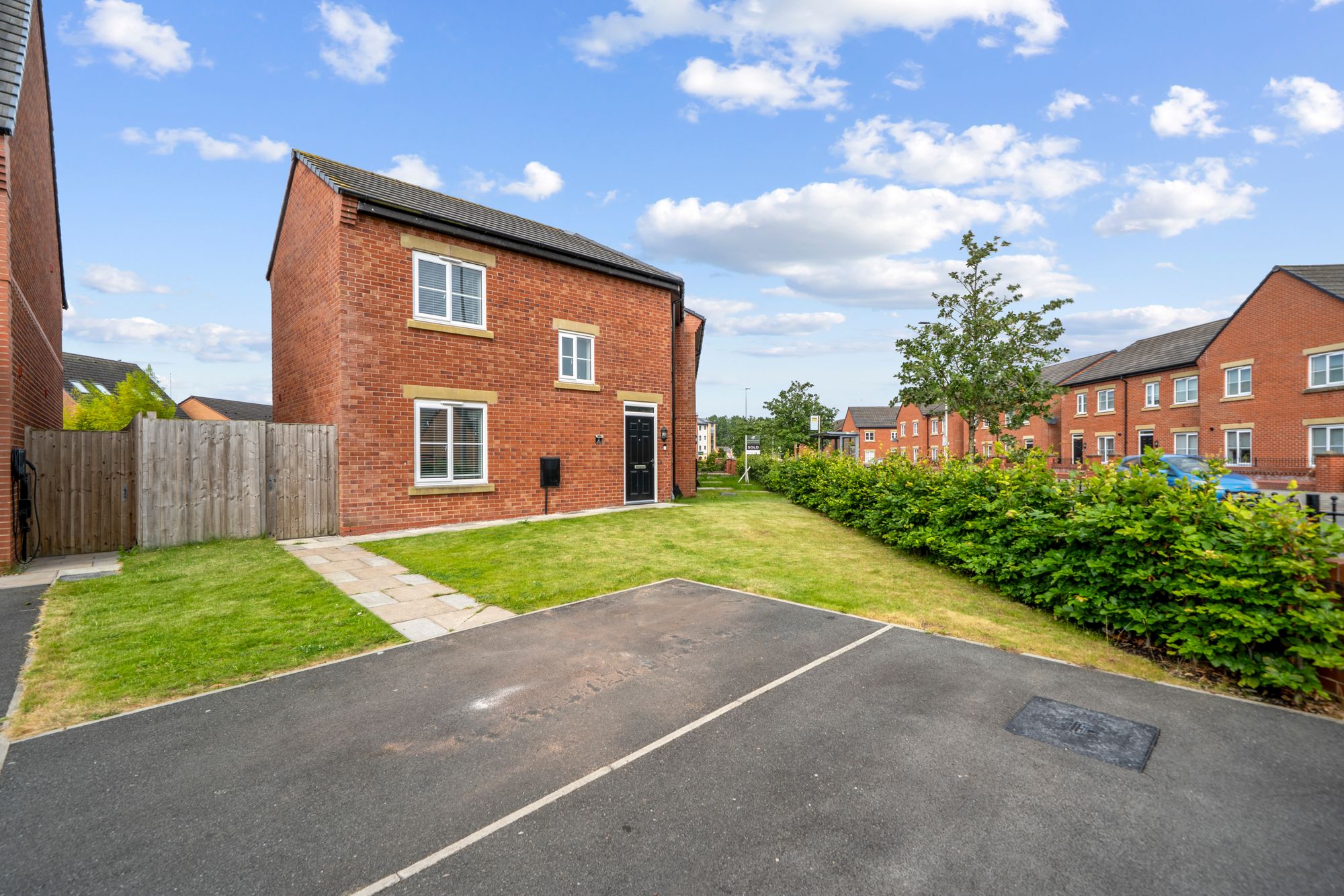 3 bedroom Semi-detached house For Sale