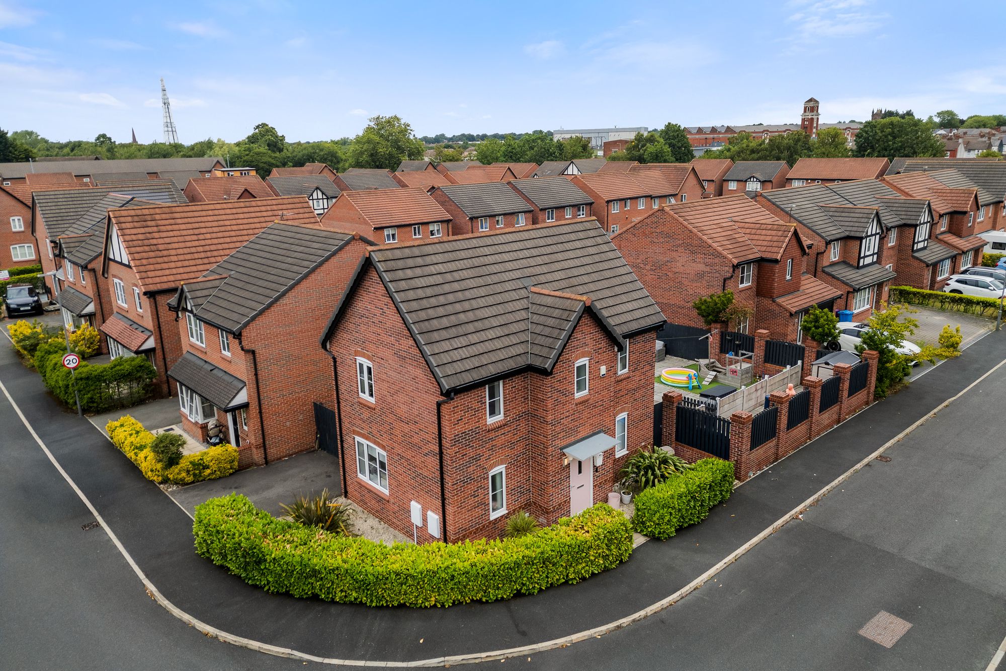 3 bedroom Detached house For Sale