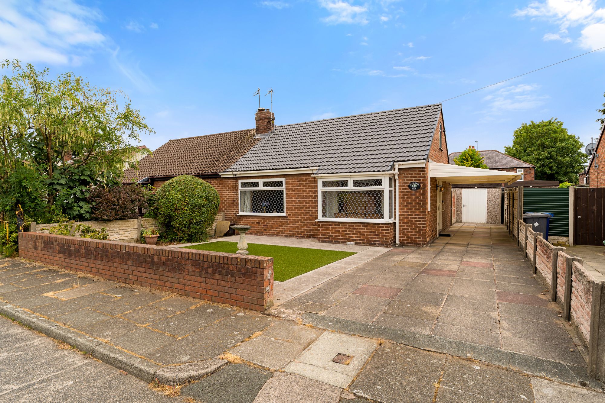 2 bedroom Detached bungalow For Sale