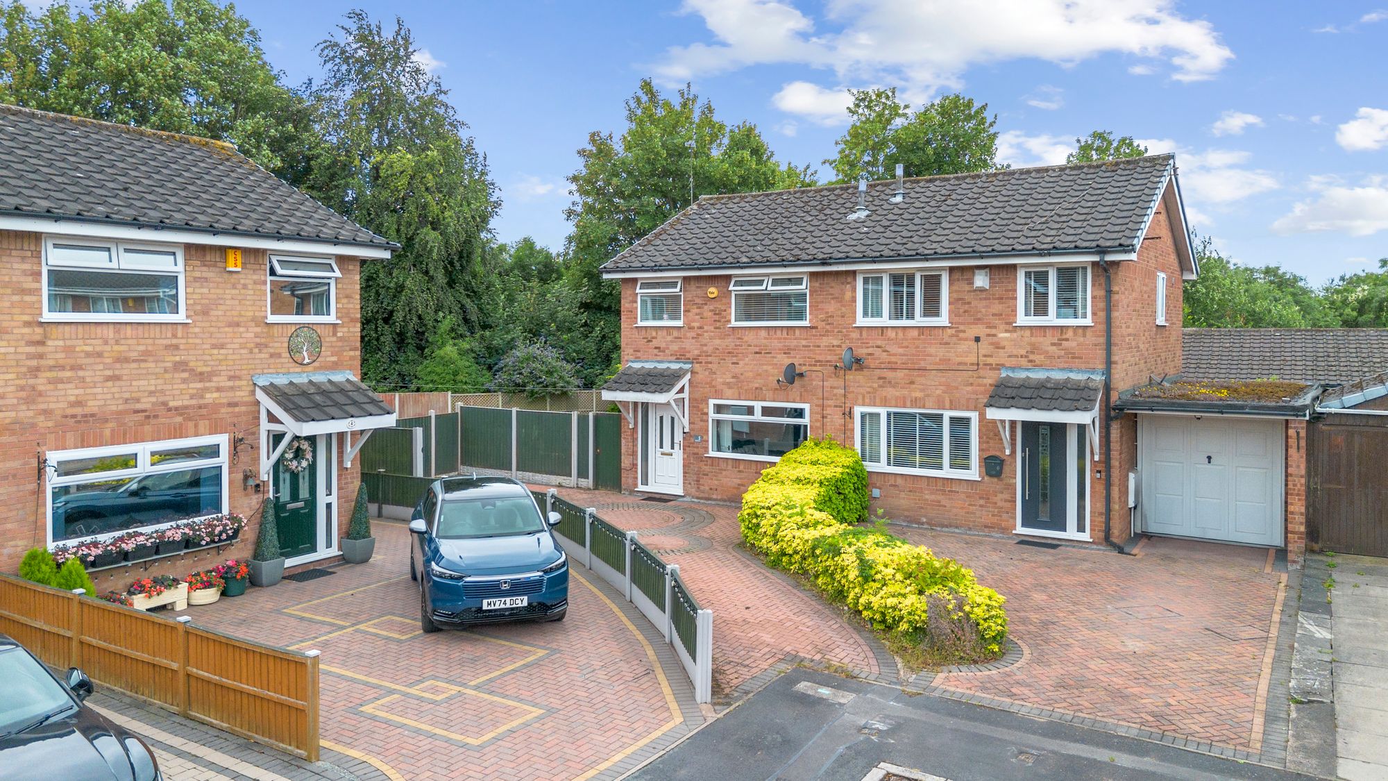 3 bedroom Semi-detached house For Sale