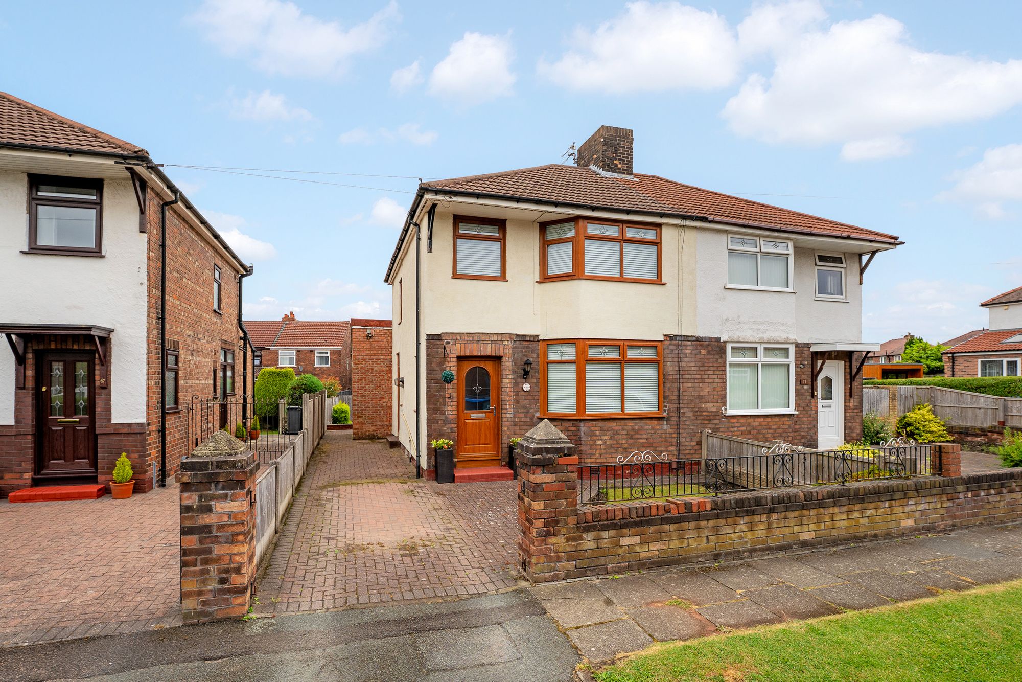 3 bedroom Semi-detached house For Sale
