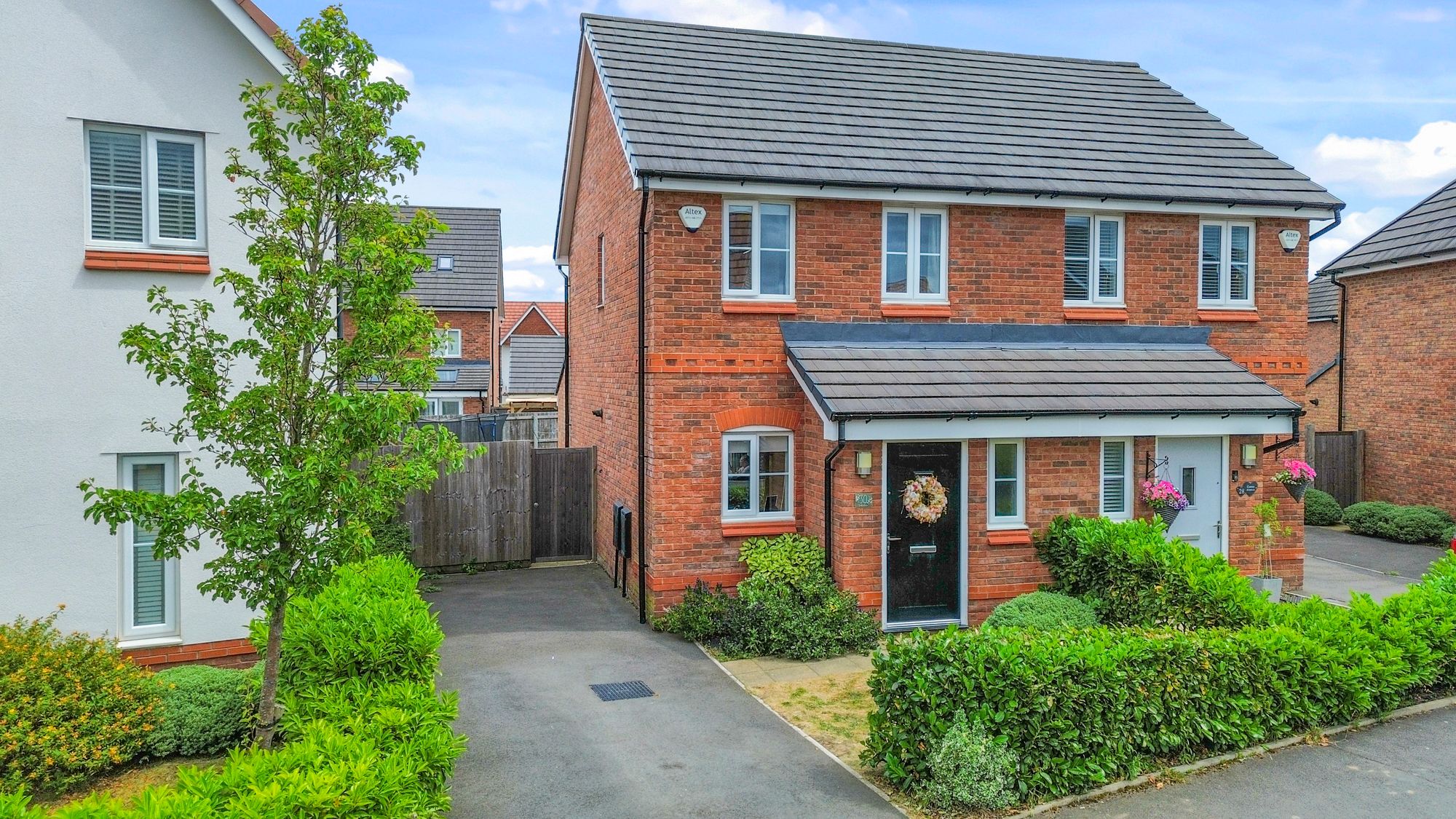 2 bedroom Semi-detached house For Sale
