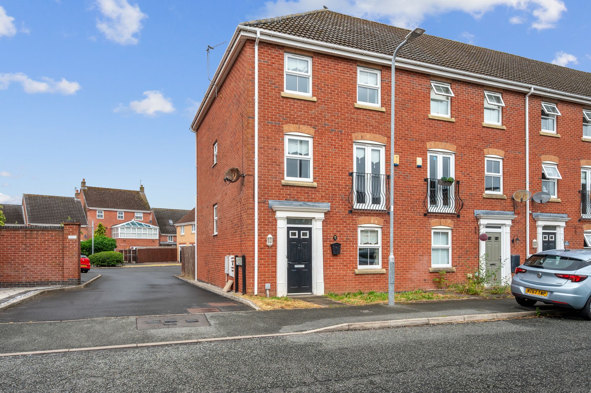 4 bedroom Terraced House For Sale