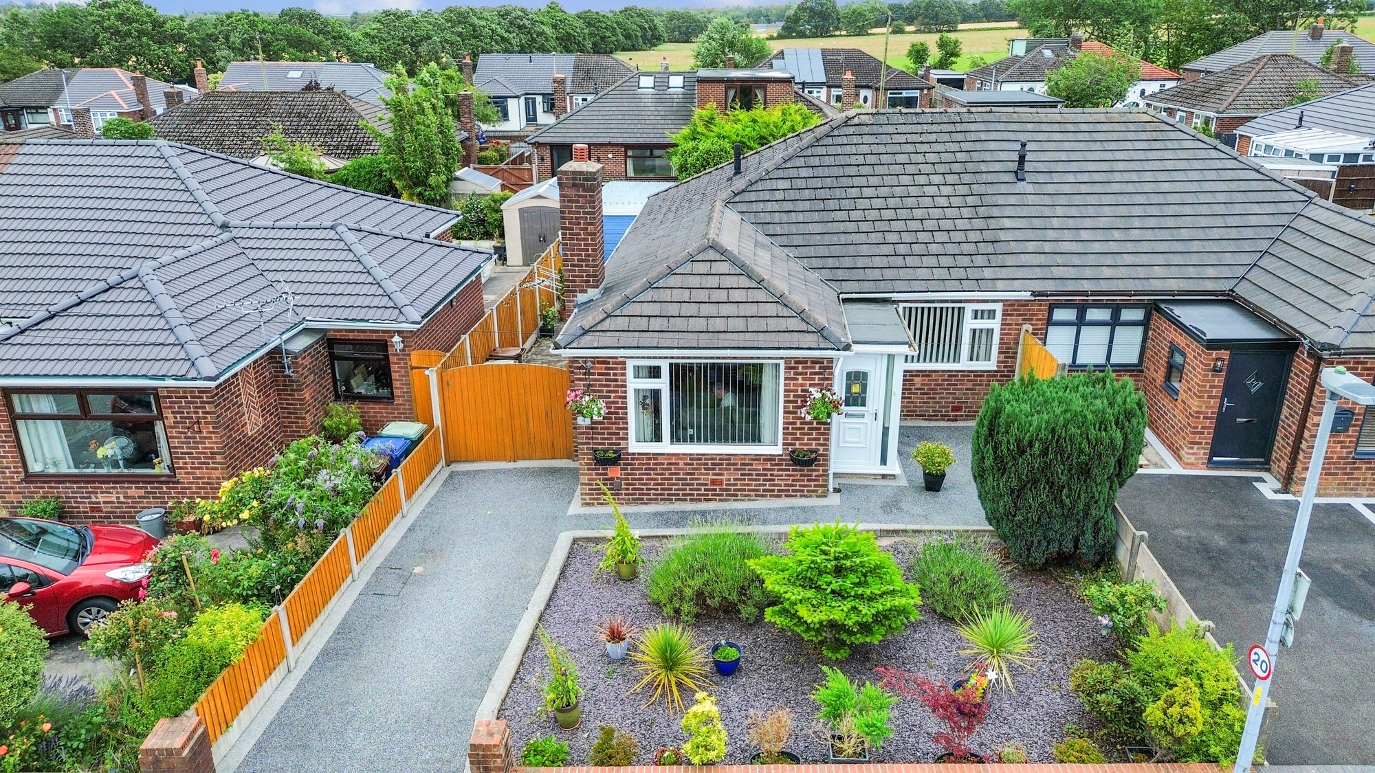 3 bedroom Detached bungalow For Sale