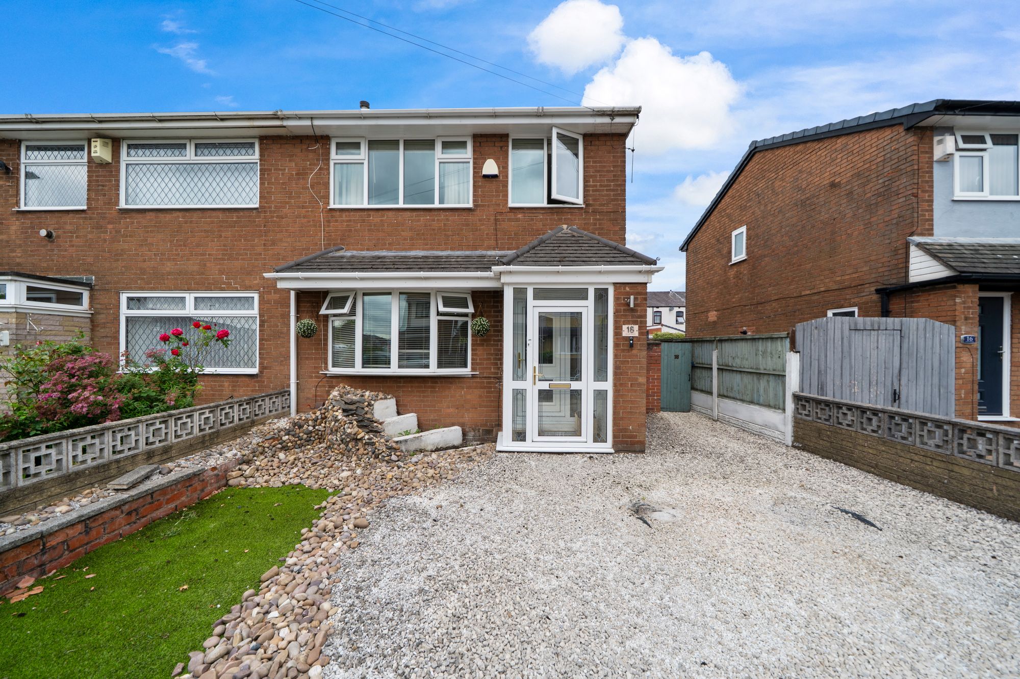 3 bedroom Semi-detached house For Sale