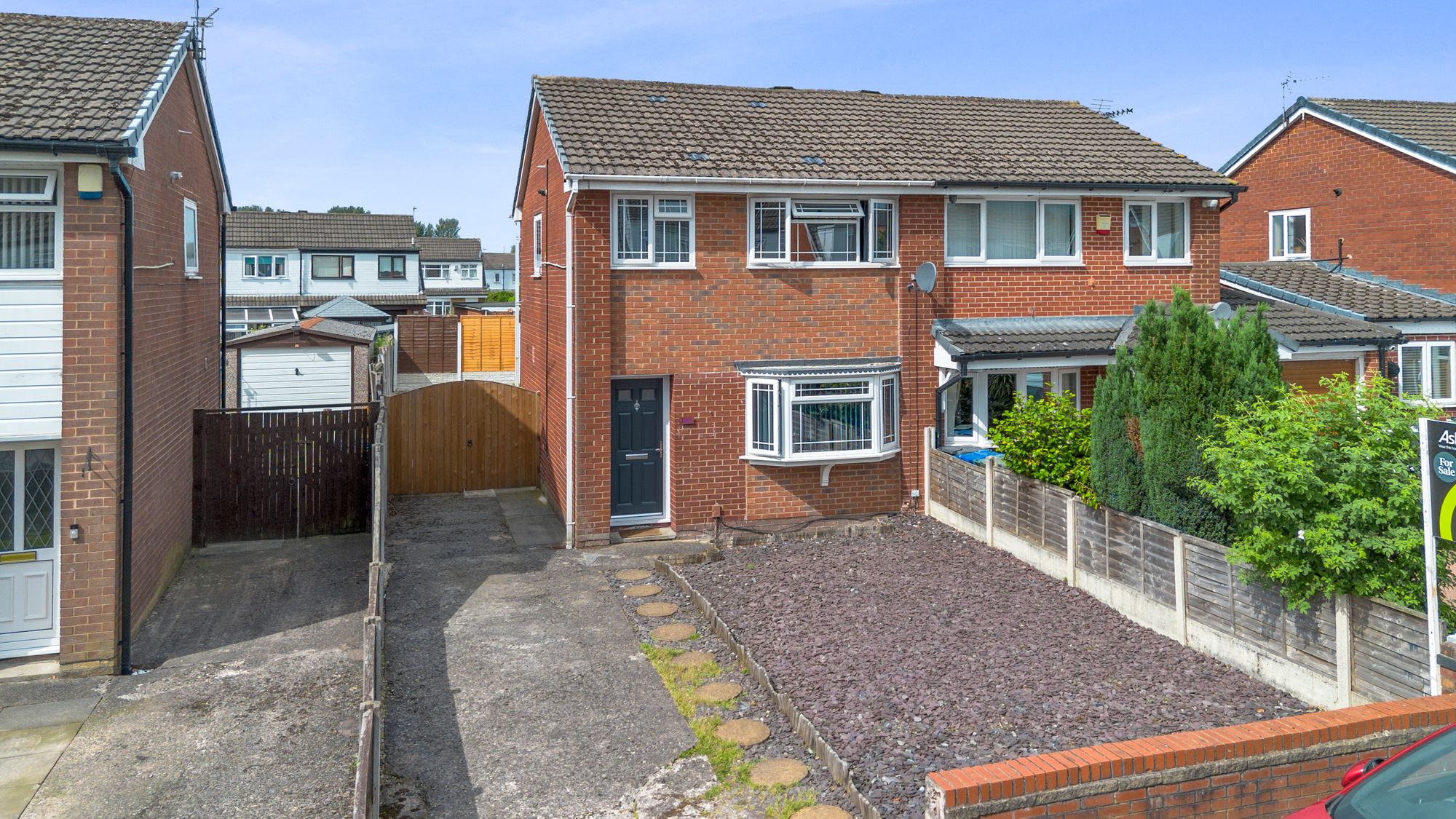 3 bedroom Semi-detached house For Sale