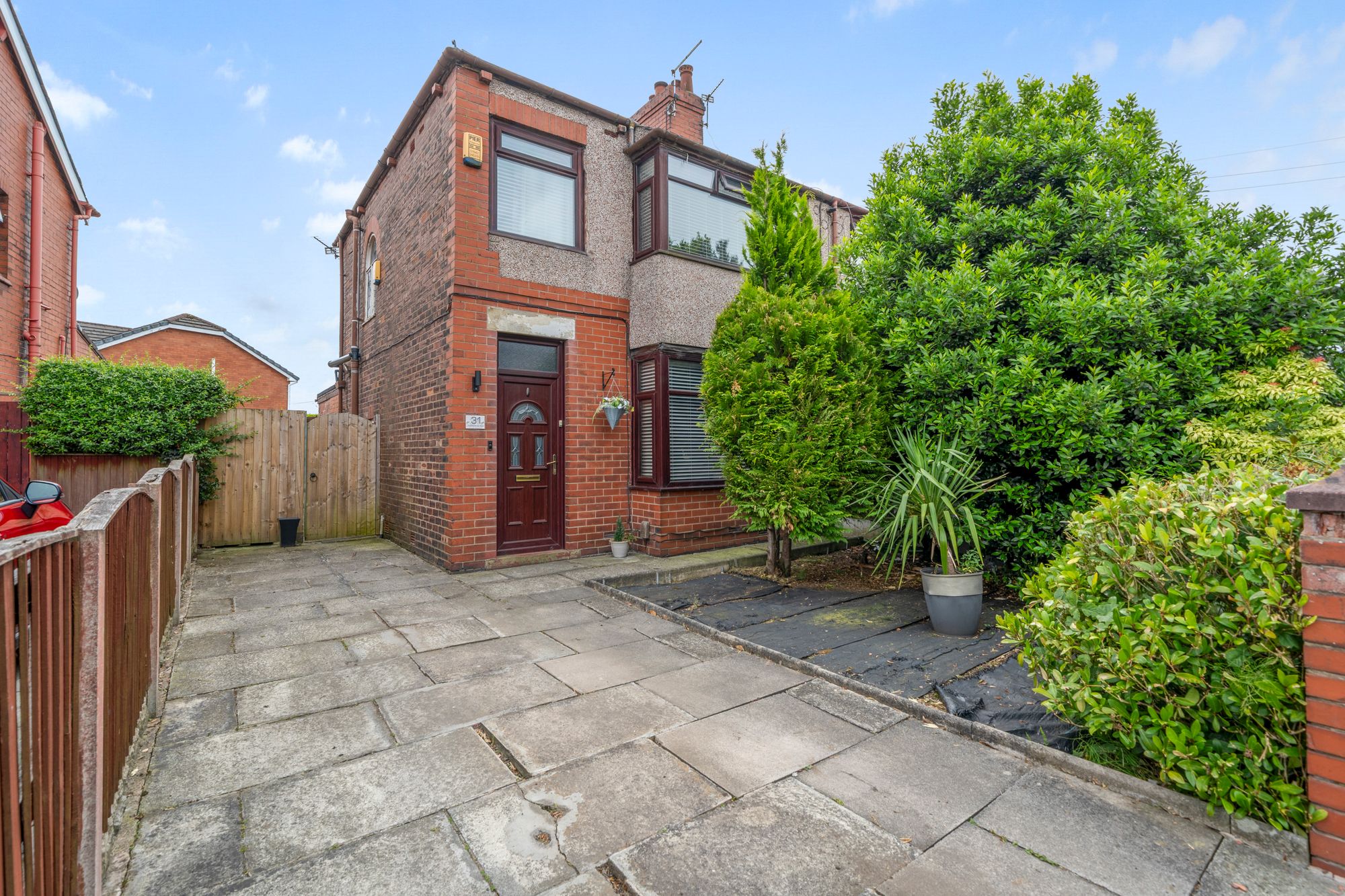 3 bedroom Semi-detached house For Sale