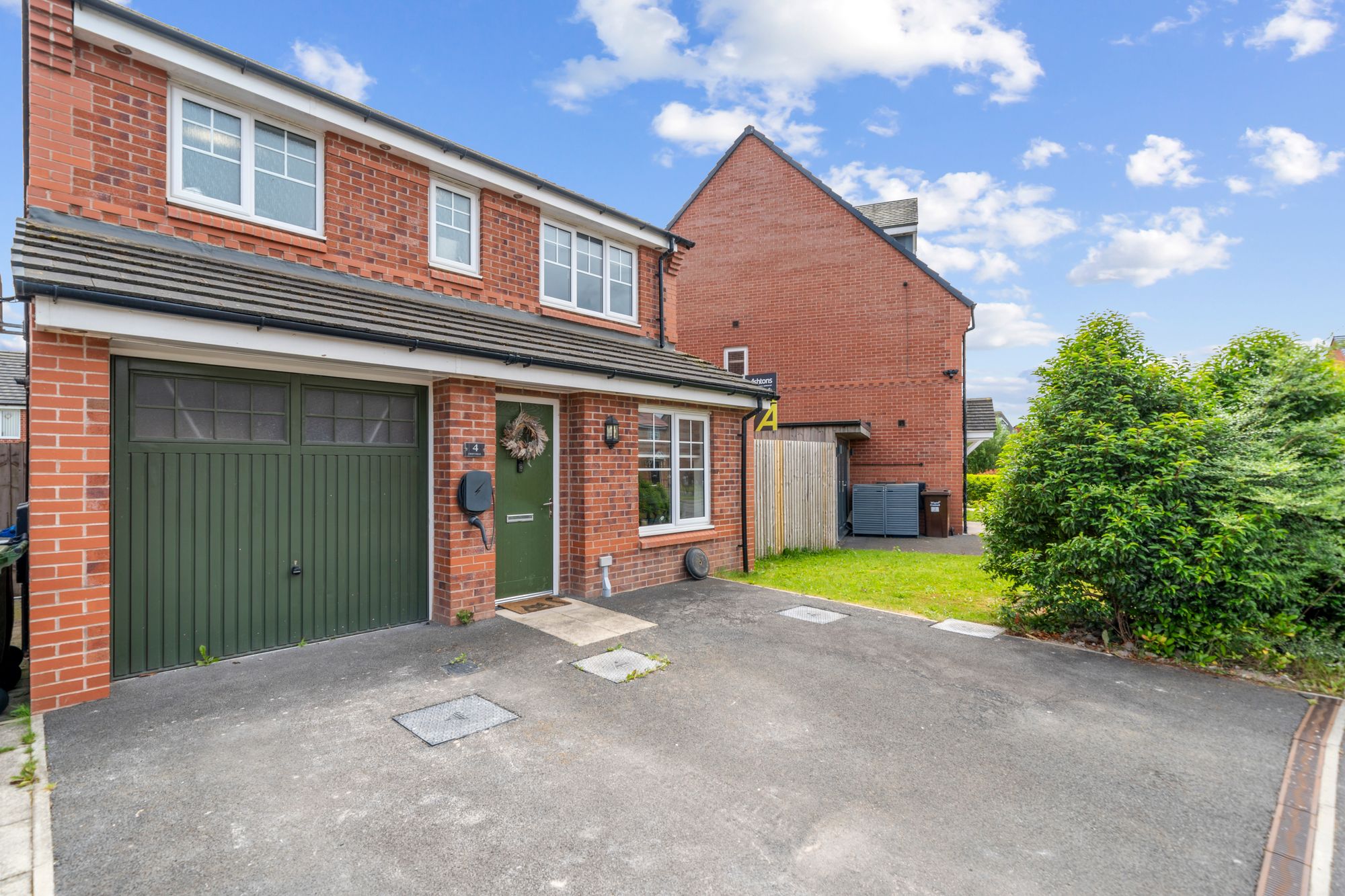 3 bedroom Detached house For Sale