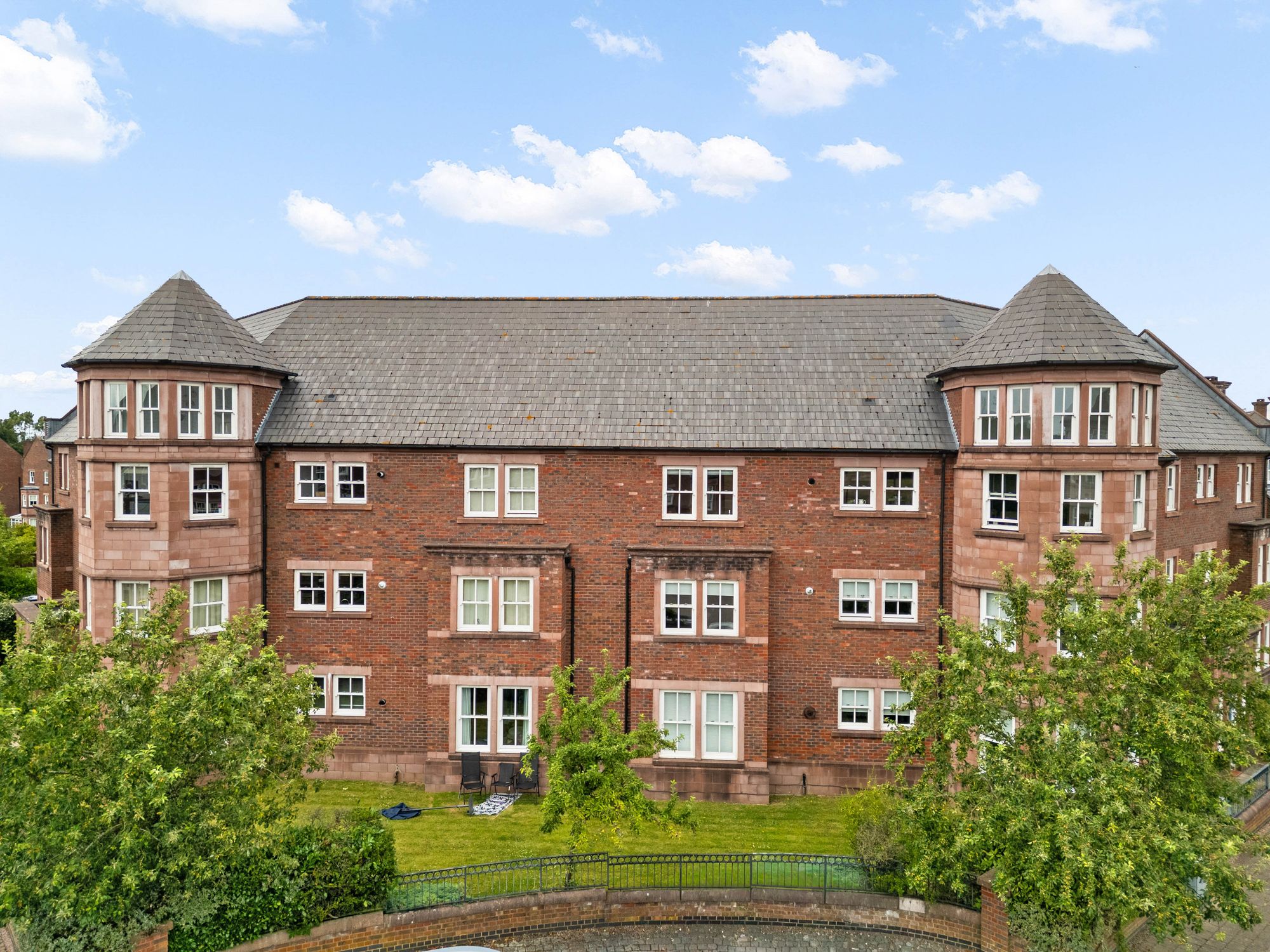 2 bedroom Flat share For Sale
