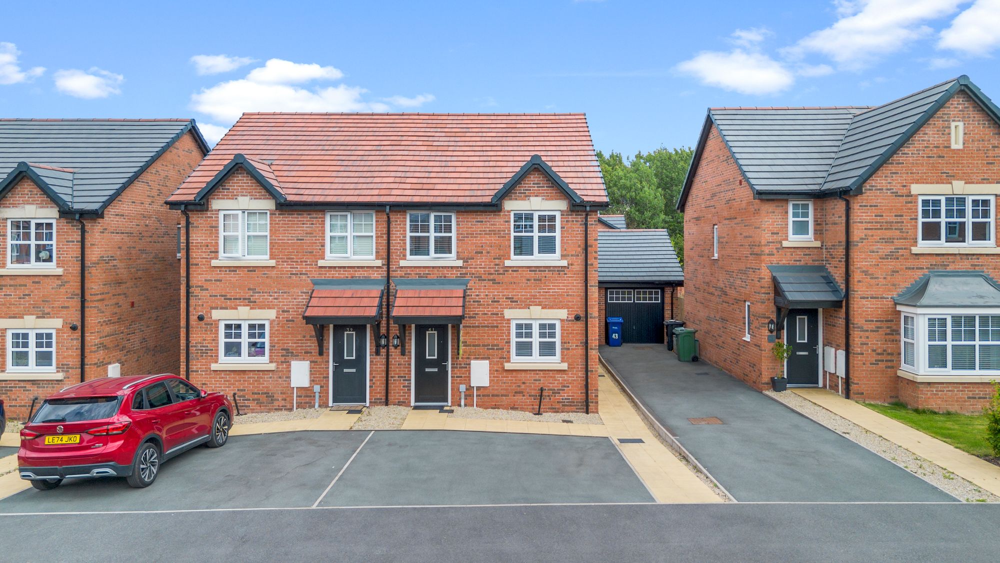 3 bedroom Semi-detached house For Sale