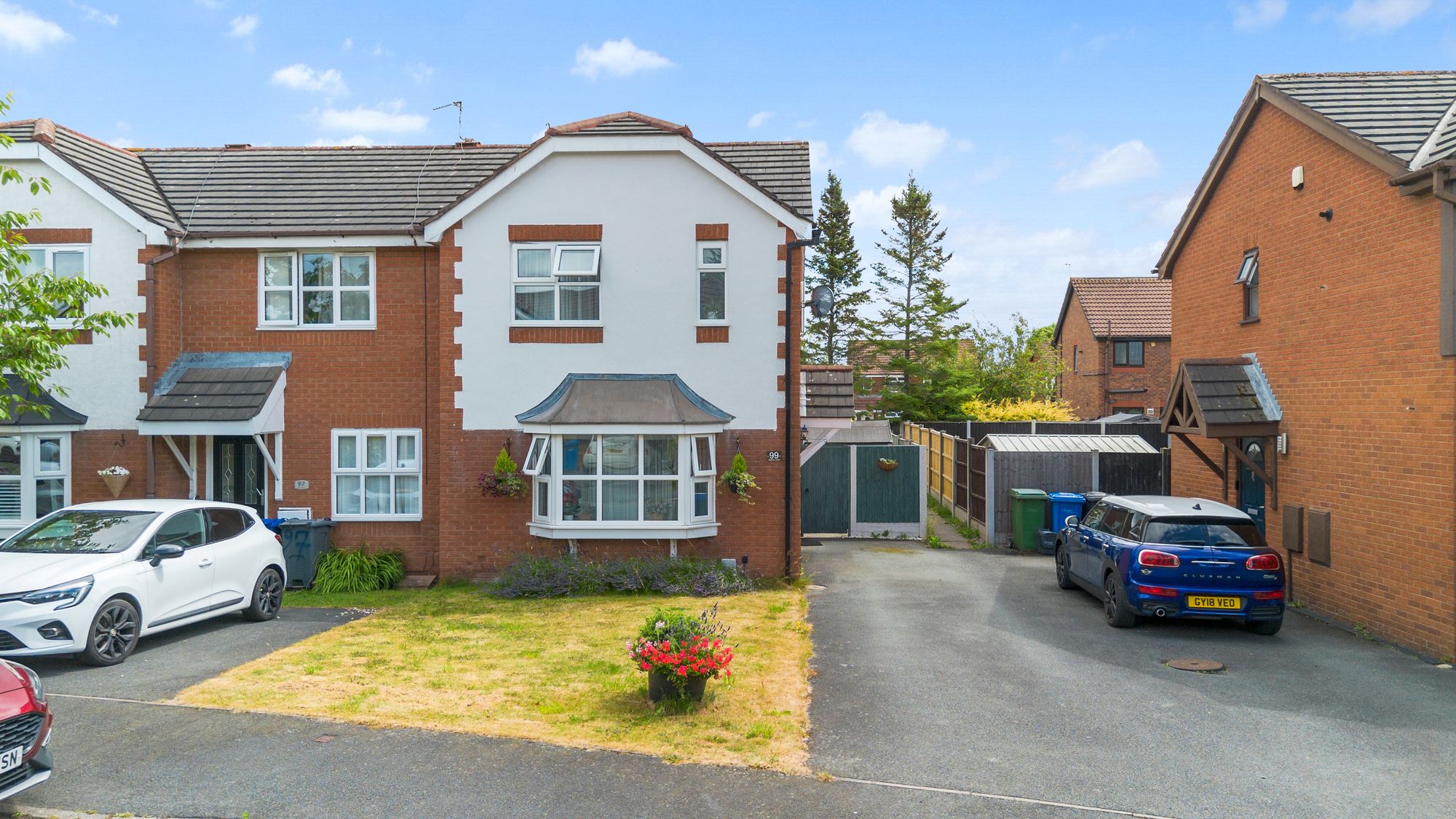 3 bedroom Semi-detached house For Sale