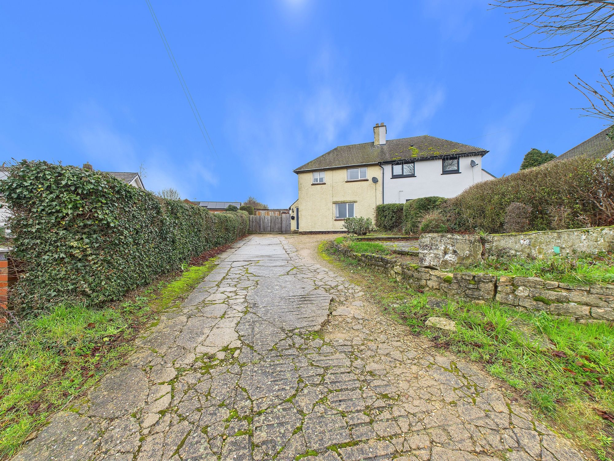 3 bedroom Semi-detached house For Sale