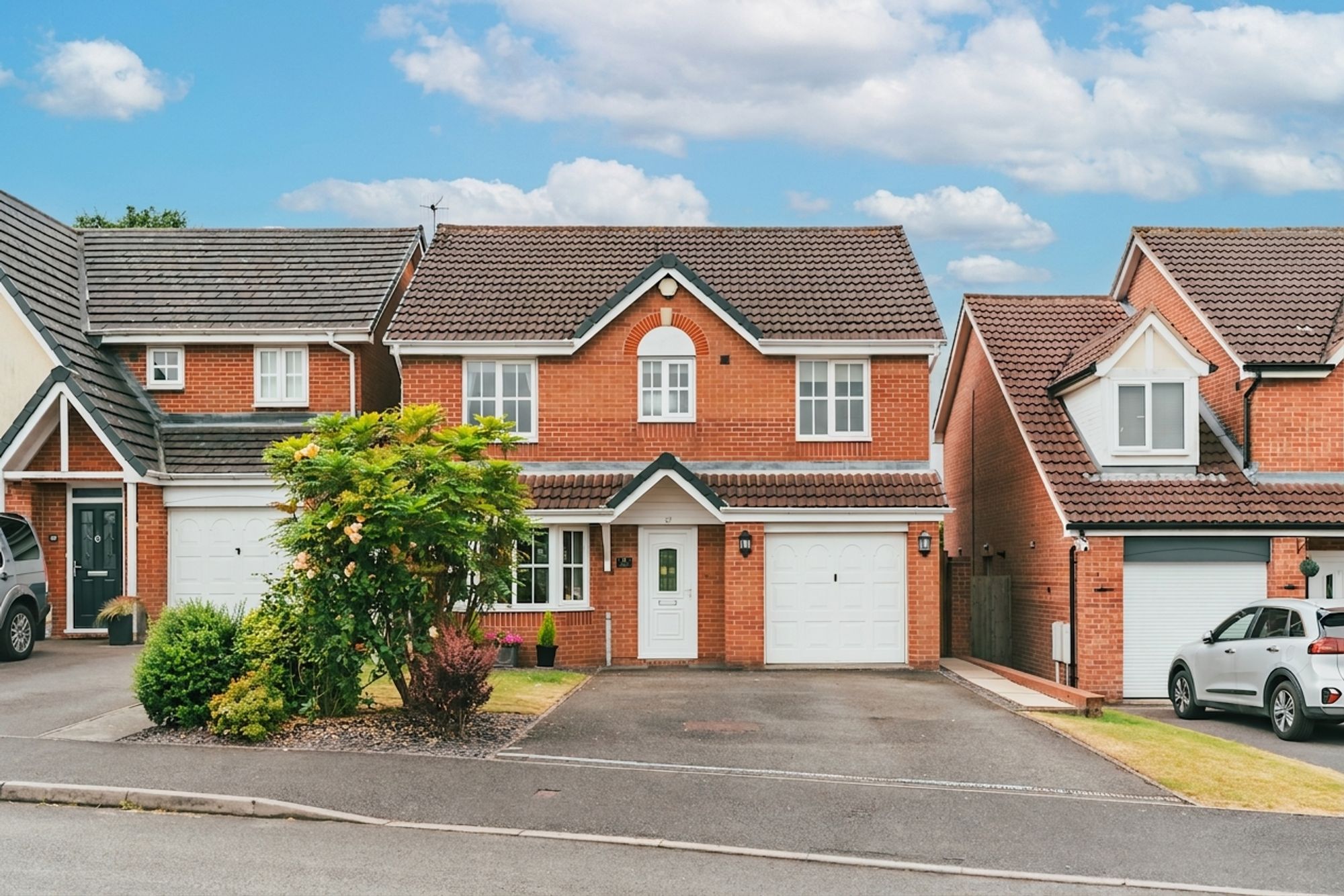 4 bedroom Detached house Under Offer