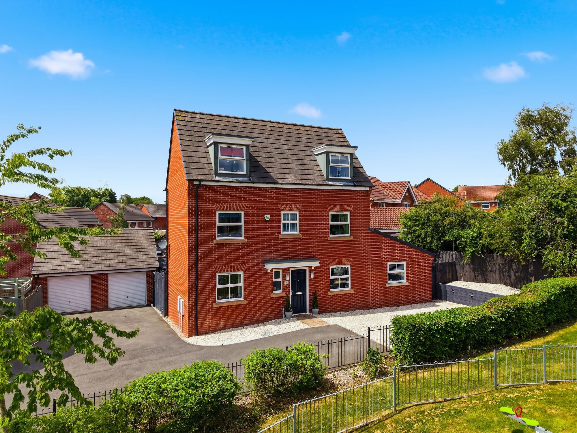 5 bedroom Detached house For Sale