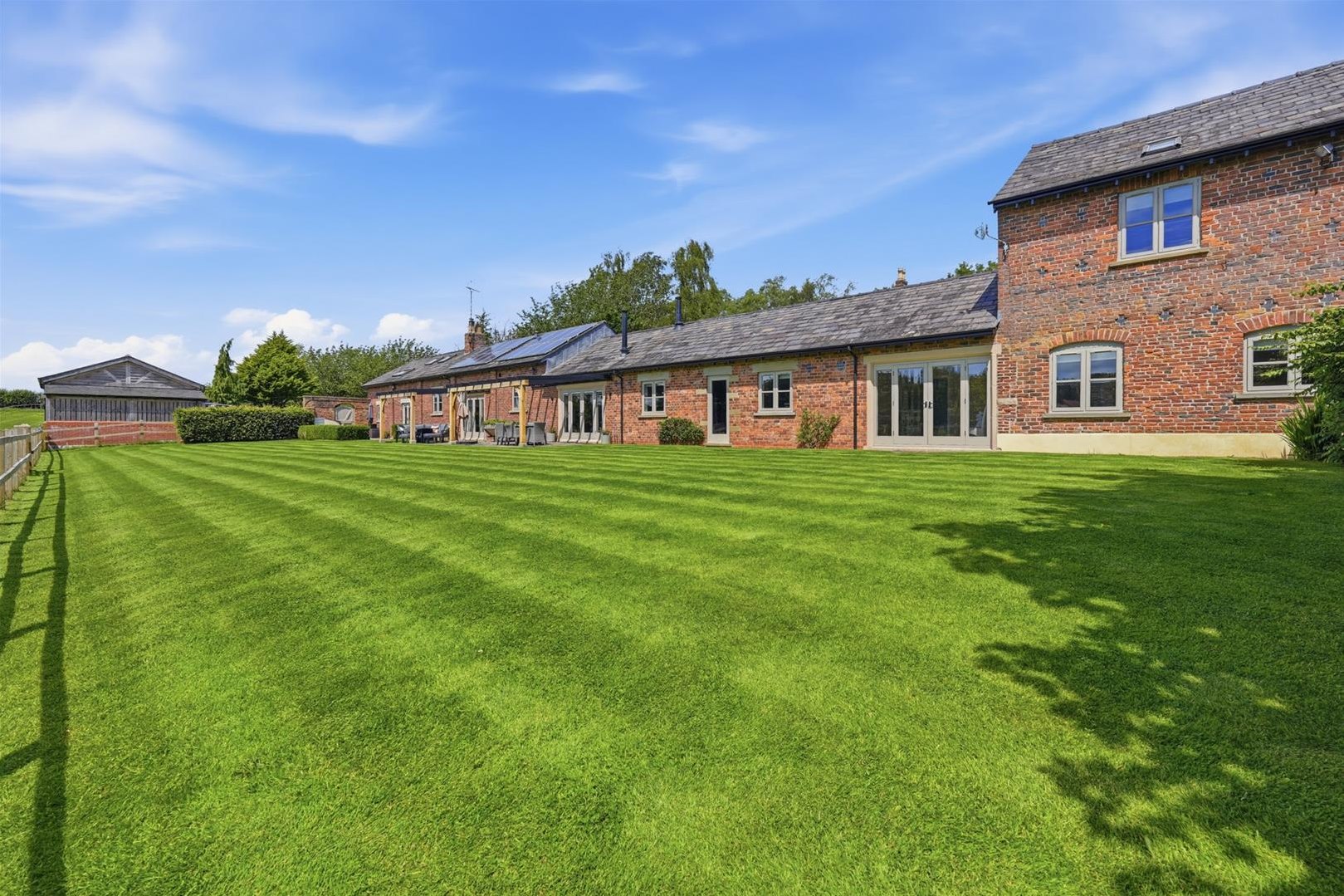 6 bedroom Detached house For Sale