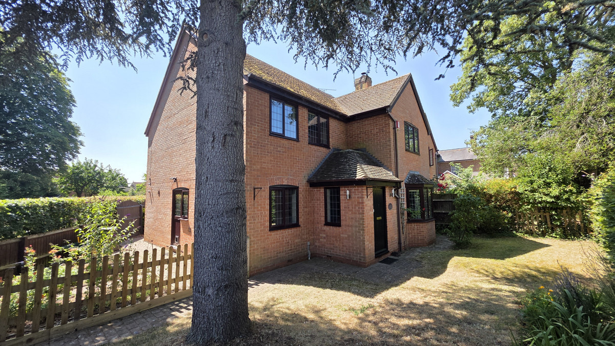 4 bedroom House (unspecified) For Sale