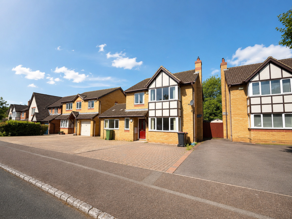 4 bedroom Detached house To Let