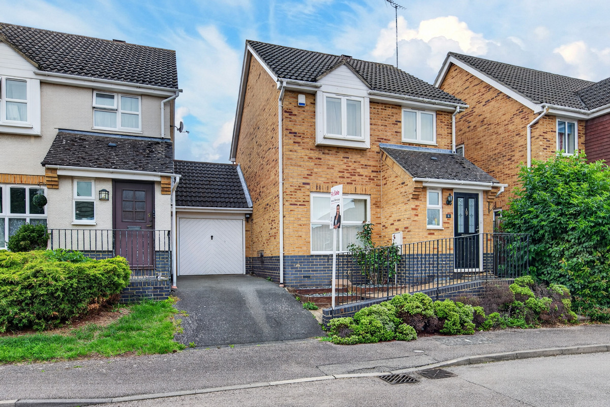 3 bedroom Detached house For Sale