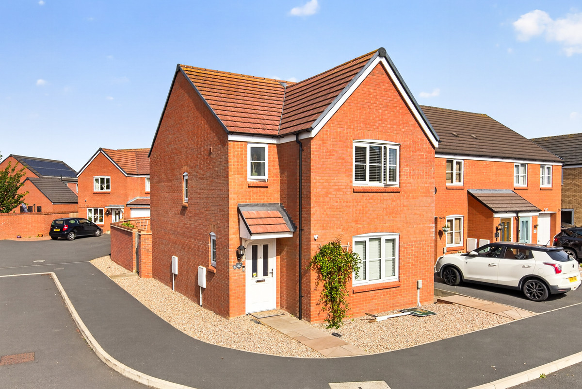 3 bedroom Detached house For Sale