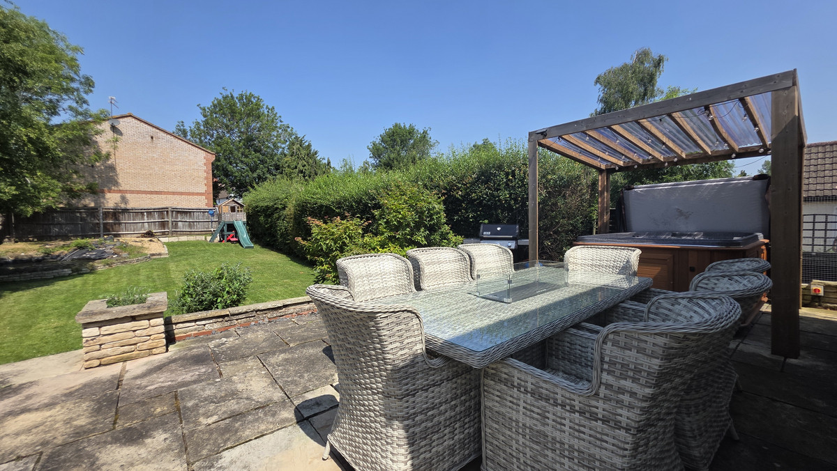 4 bedroom House (unspecified) For Sale
