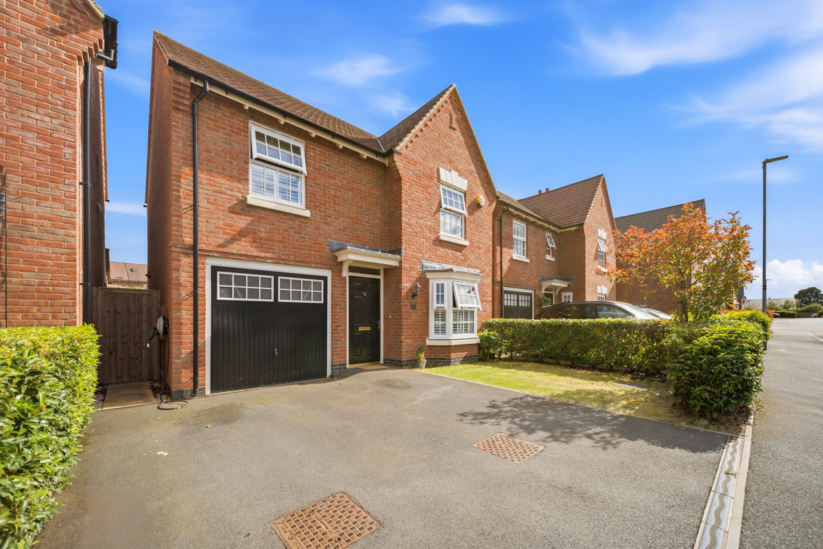 3 bedroom Detached house For Sale