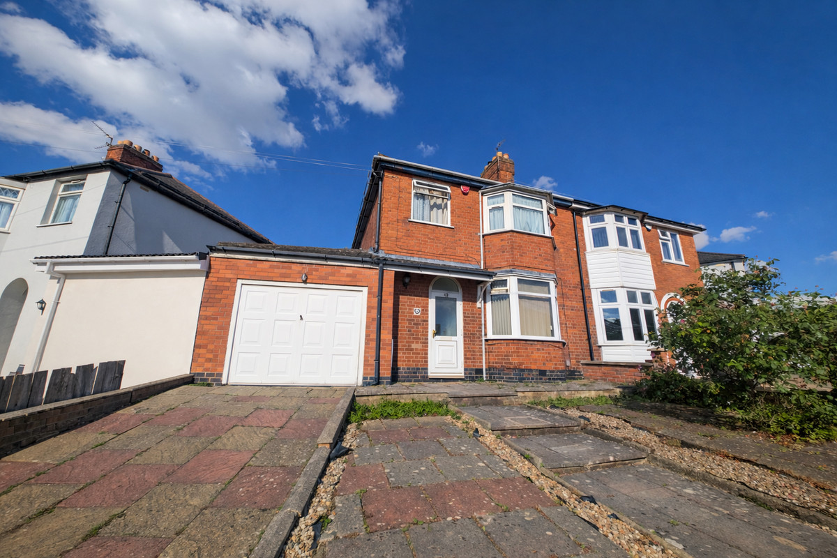 3 bedroom Detached house For Sale