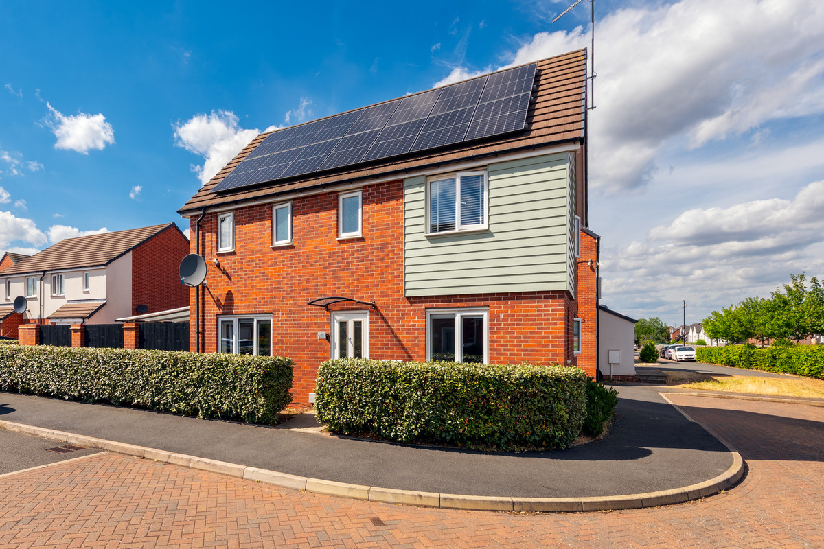 3 bedroom Detached house For Sale
