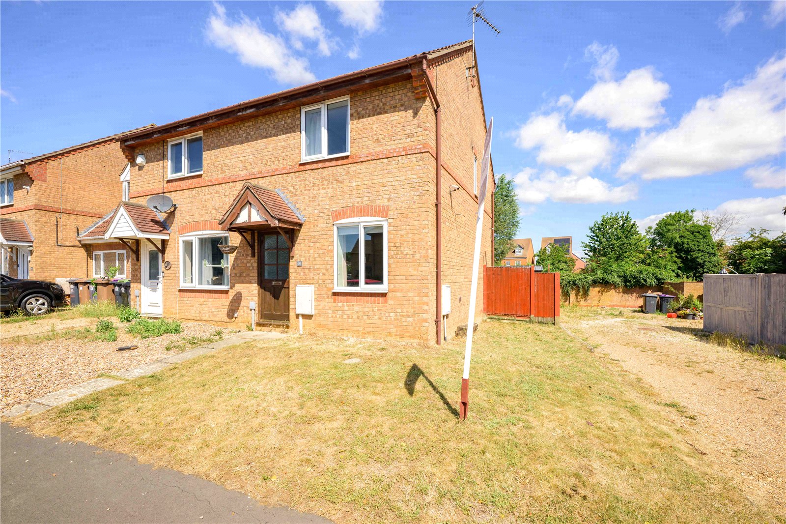 2 bedroom Semi-detached house Under Offer