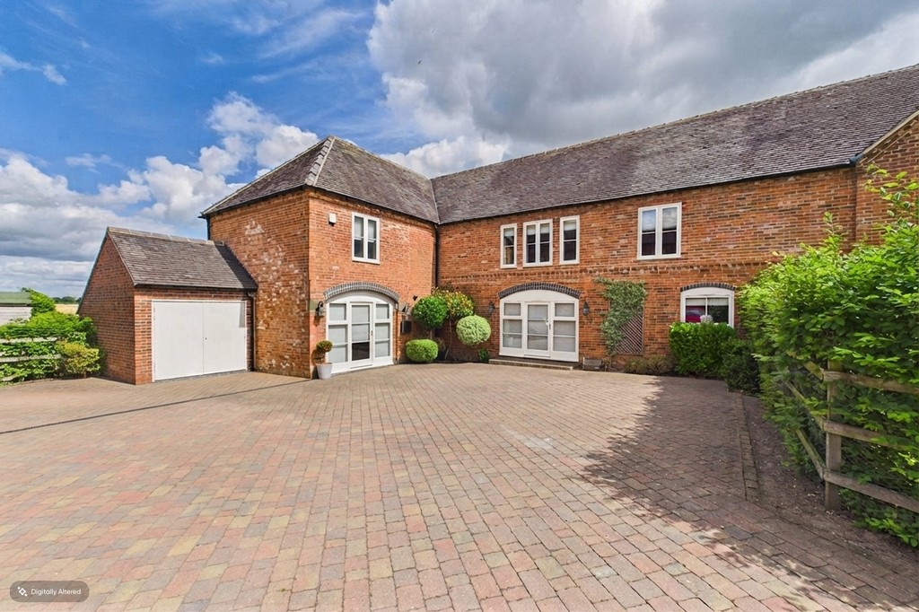 4 bedroom Barn For Sale