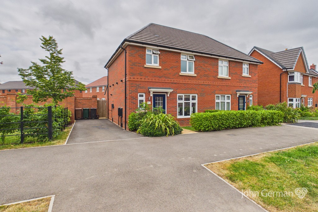 3 bedroom Semi-detached house For Sale