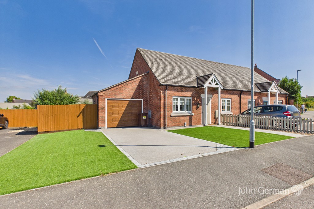 2 bedroom Semi-detached house For Sale