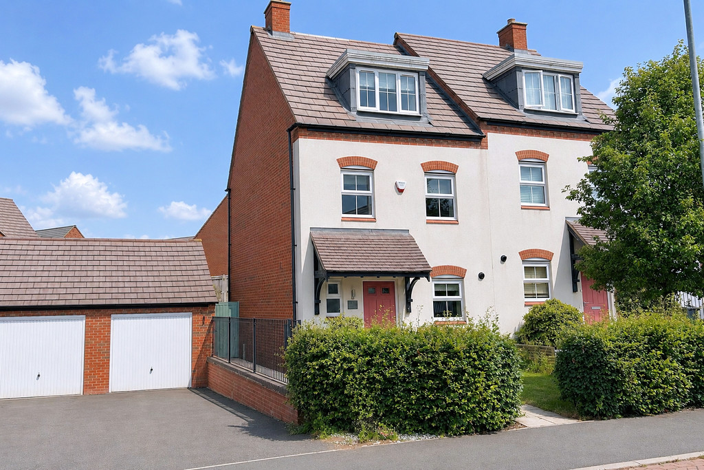 3 bedroom Town house For Sale