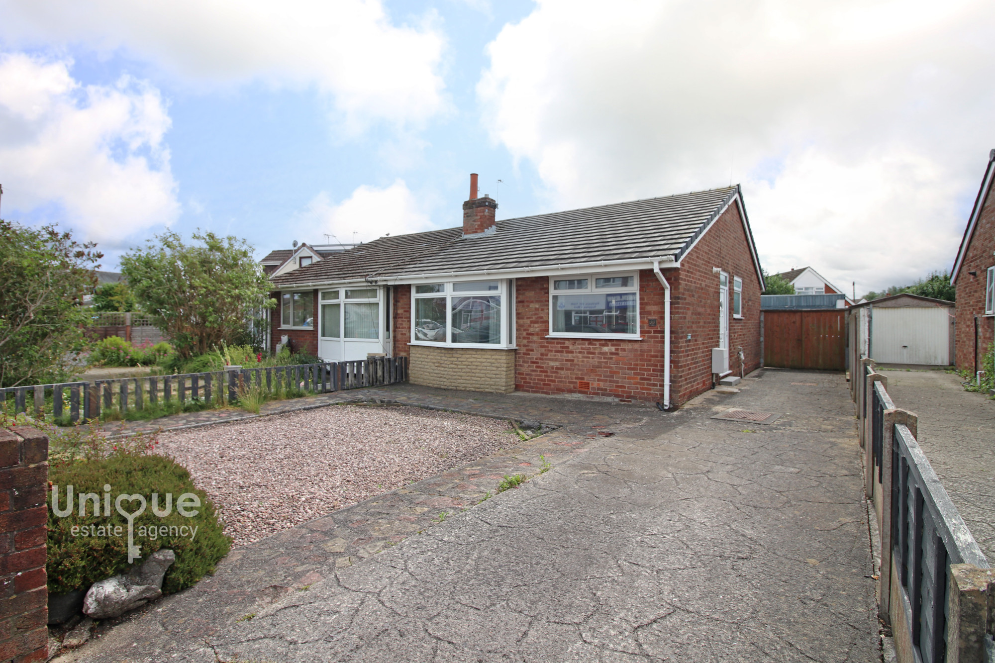 2 bedroom Link detached house For Sale