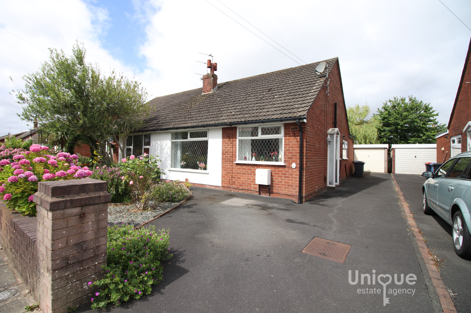 2 bedroom Detached house For Sale