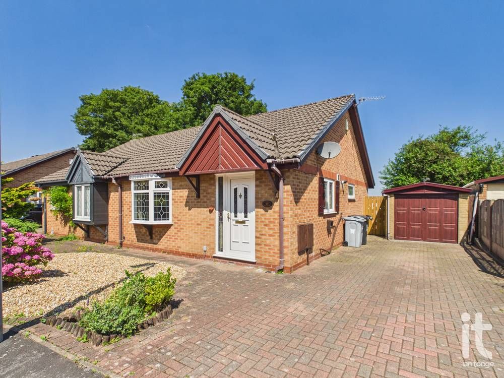 2 bedroom Detached bungalow For Sale