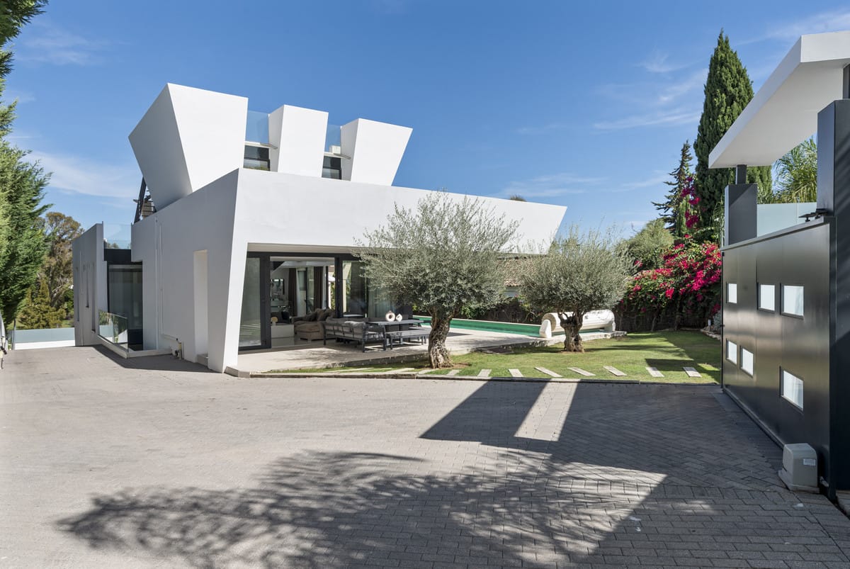 5 bedroom Villa For Sale