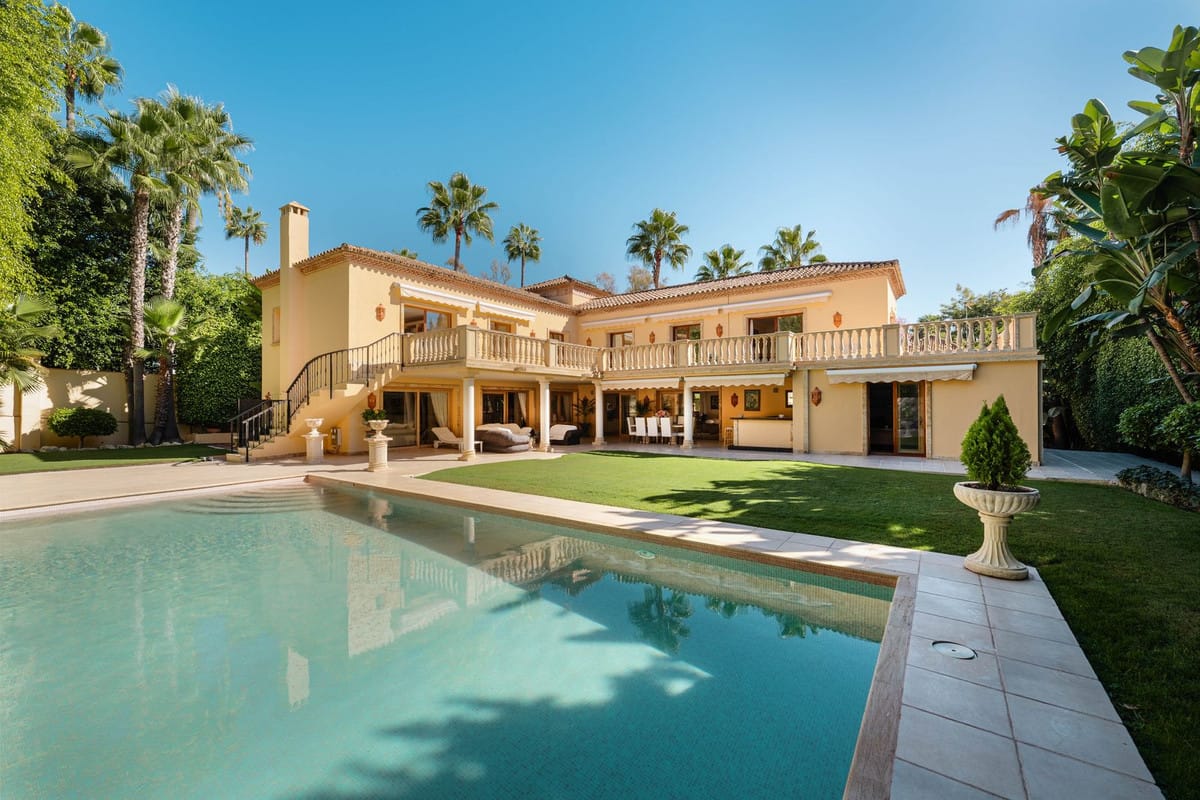 5 bedroom Villa For Sale